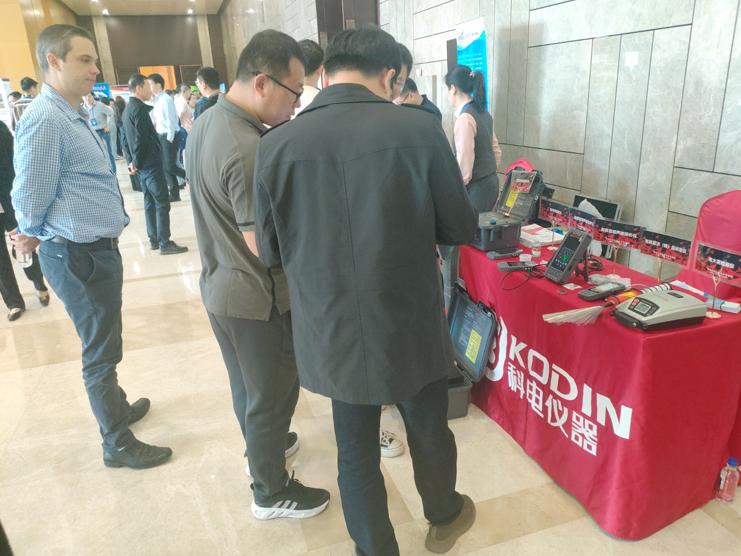 戳我試試
