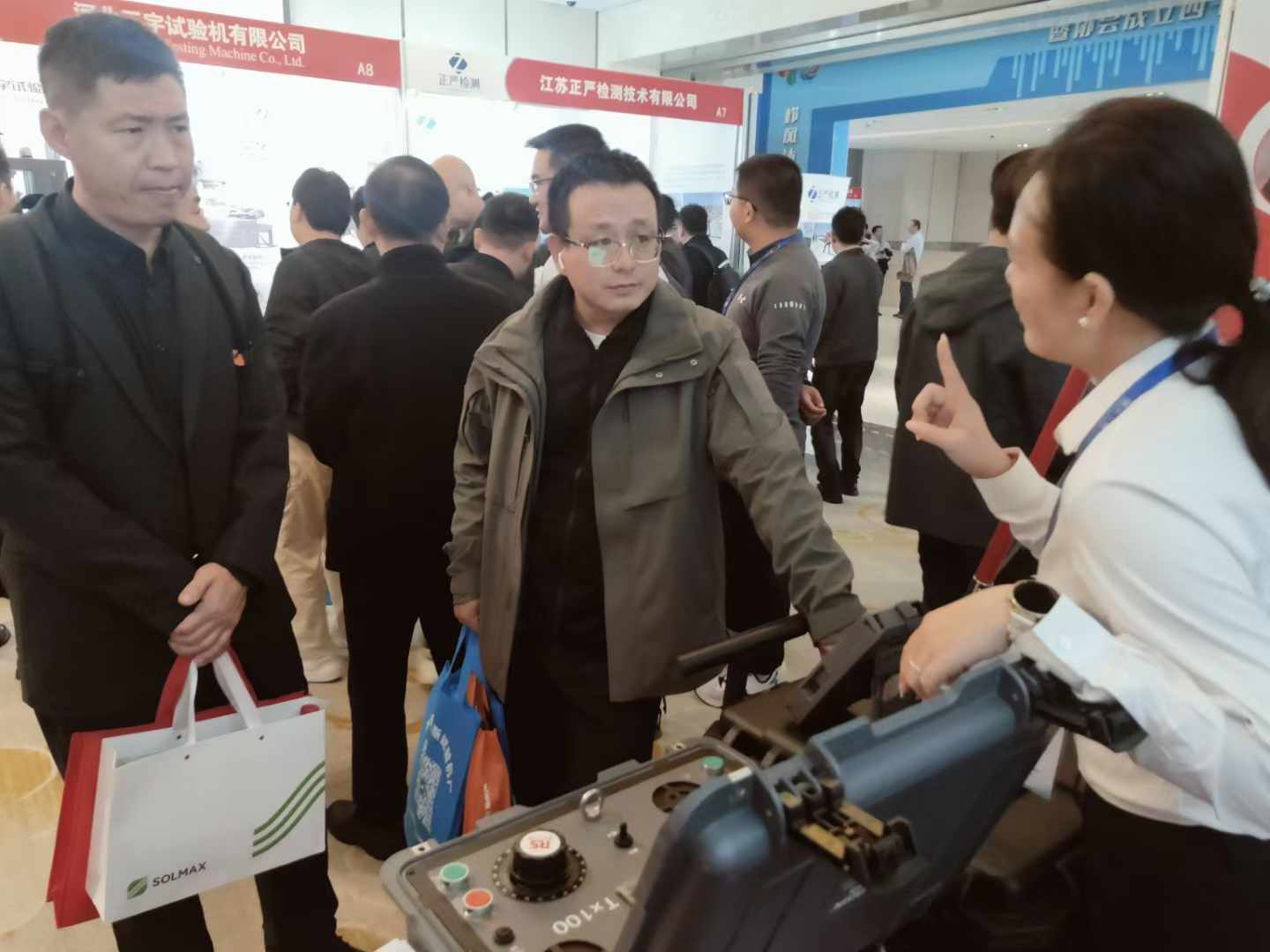 戳我試試
