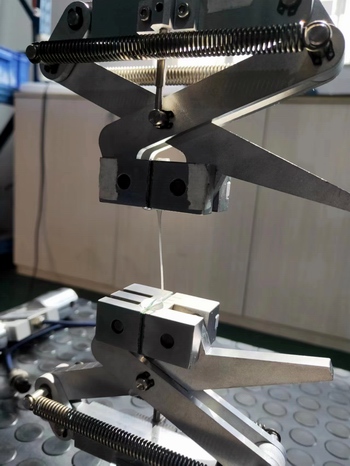 山東大學(xué)半干模拉伸試驗(yàn)機(jī)測試.jpg 山東大學(xué)半干模拉伸試驗(yàn)機(jī)測試.jpg